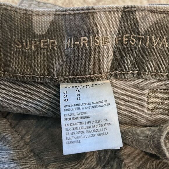 AMERICAN EAGLE VINTAGE SUPER HI RISE FESTIVAL Green CAMOUFLAGE Shorts 14/32W - Picture 4 of 11
